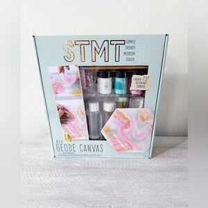 D.I.Y. Geode Canvas - STMT